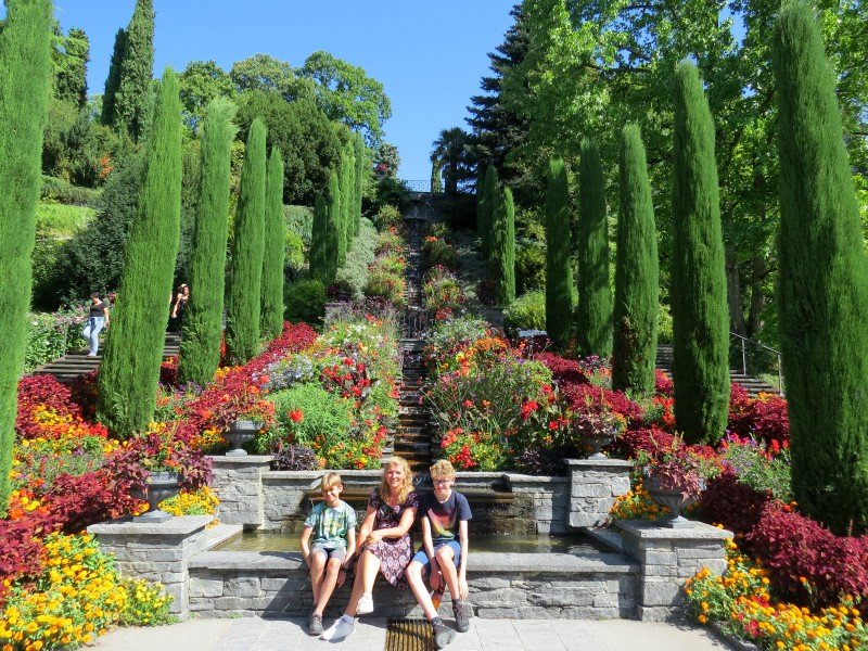 Water- en bloemencascade op het eiland Mainau