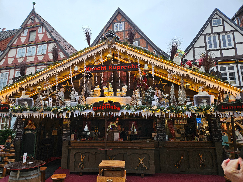 Kerstkraampje in Celle met prachtige versierde bovenkant