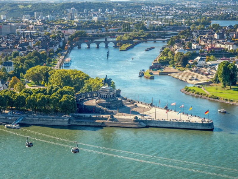 Bij de Jong Intra Vakanties kun je een 6-daagse riviercruise boeken over de RIjn en Moezel, langs prachtige stadjes en natuur