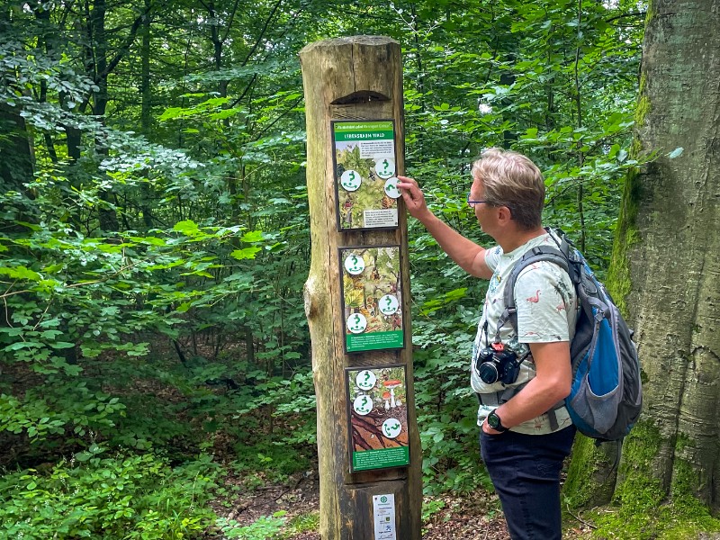 Eén van de stations met vragen over de natuur