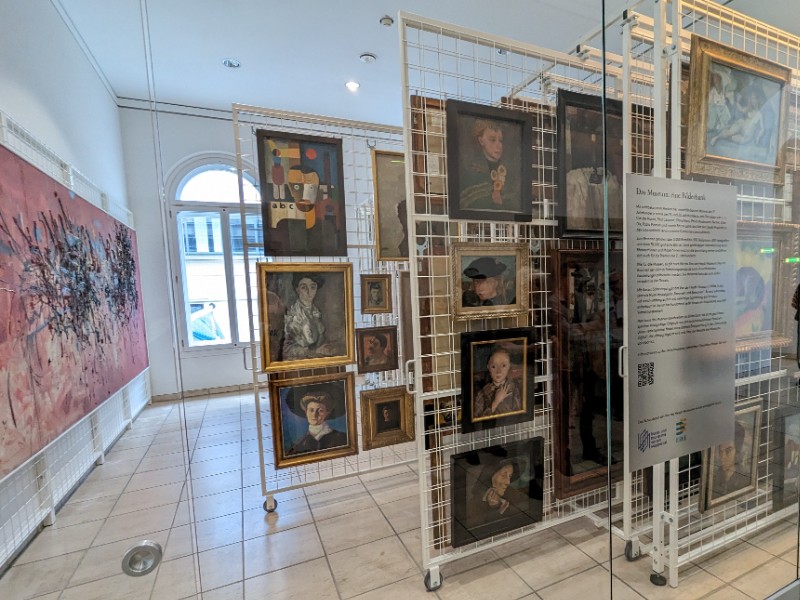 Kijkje in het depot van het Vonderheydt museum