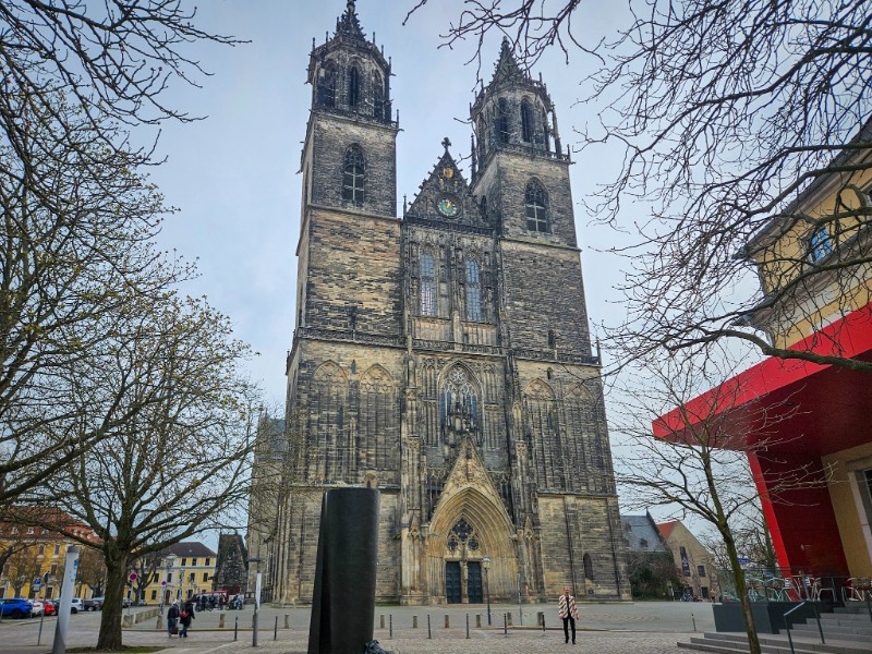 De Dom en rechts het Ottonianum museum in Maagdenburg