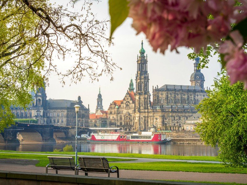 De prachtige stad Dresden aan de Elbe
