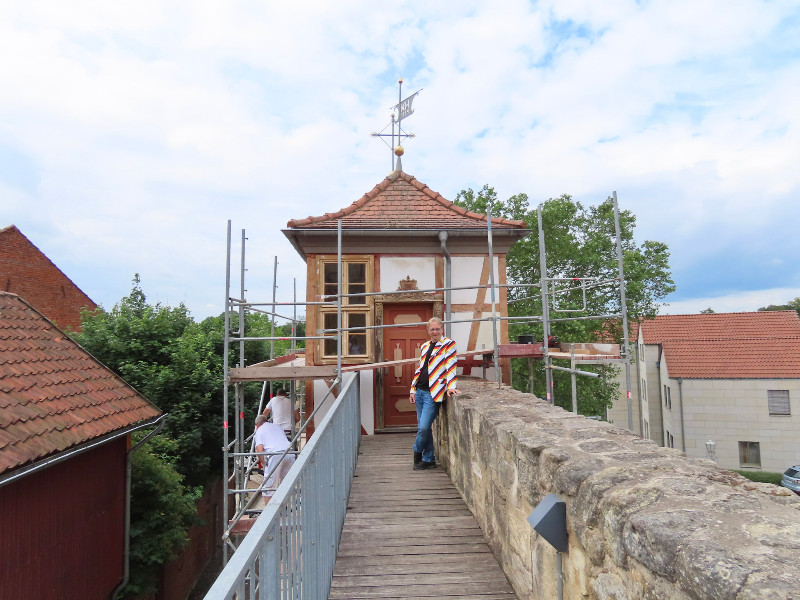 Patrick op de oude stadsmuur van Duderstadt