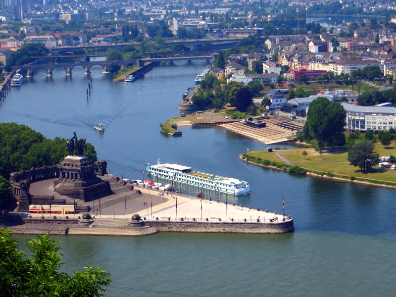 De Deutche Eck in Koblenz, waar de Moezel in de Rijn stroomt