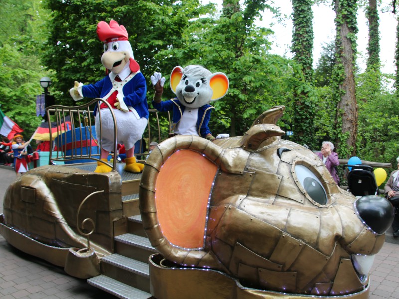 Mascotte Ed Euromaus in de parade bij Europapark