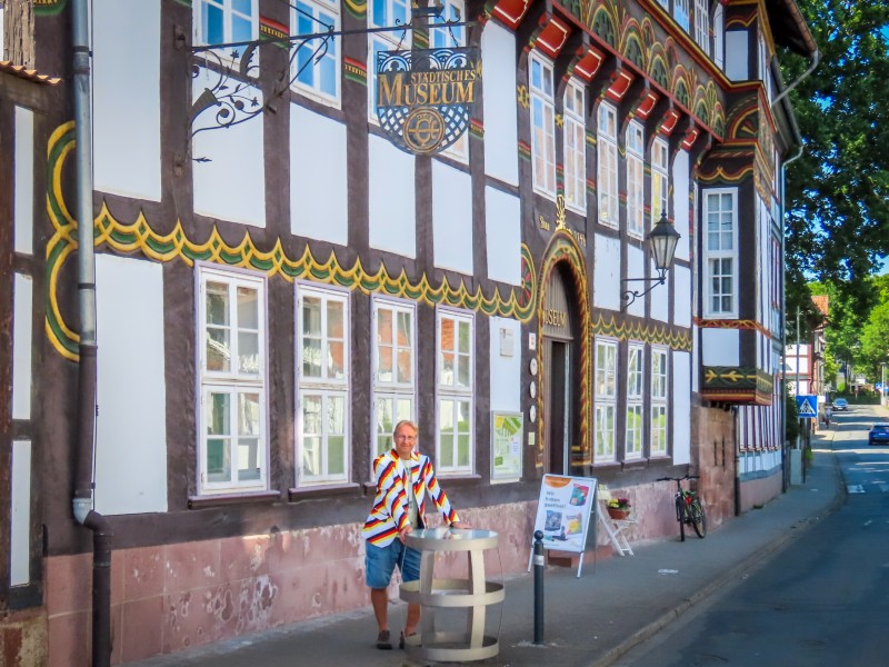 Patrick bij één van de stops van het Bier-pfad: het Stadsmuseum