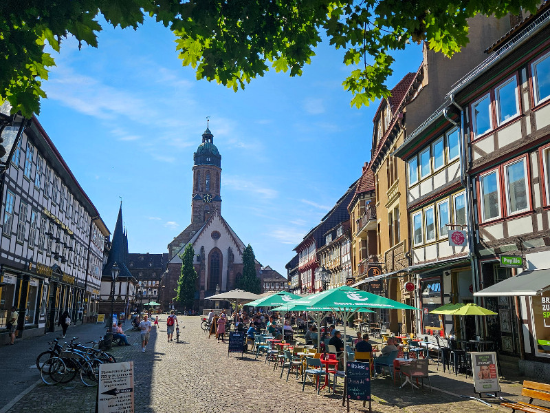 Patrick op de marktplaats in Einbeck