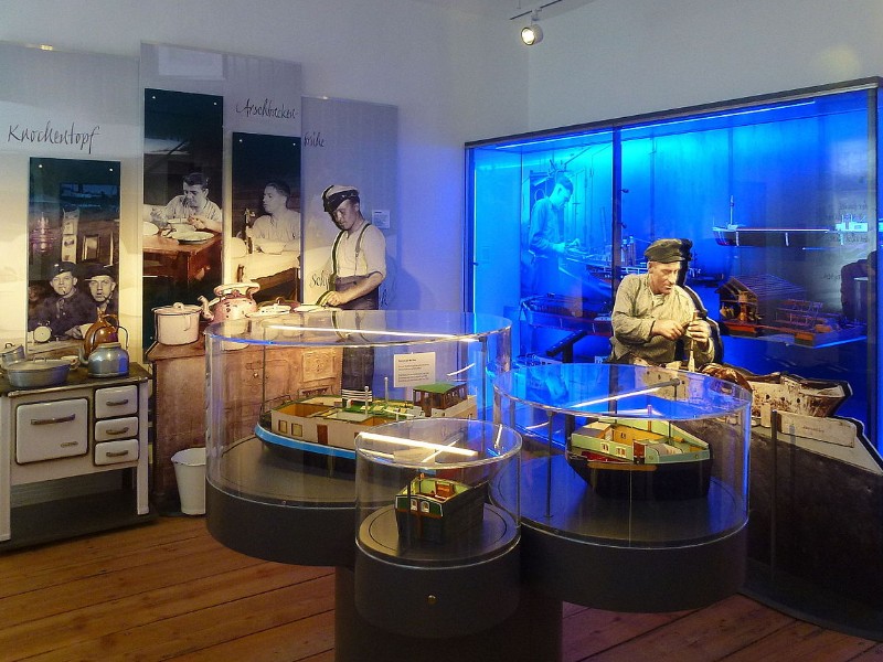 Scheepvaart van vroeger en nu in het Elbschiffahrtmuseum
