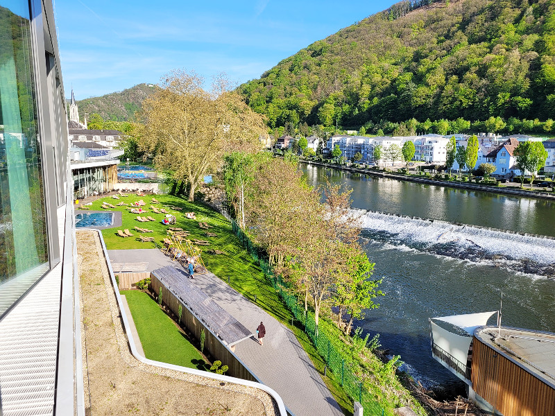 Uitzicht vanuit mijn kamer van het Emser Therme Hotel op de Lahn