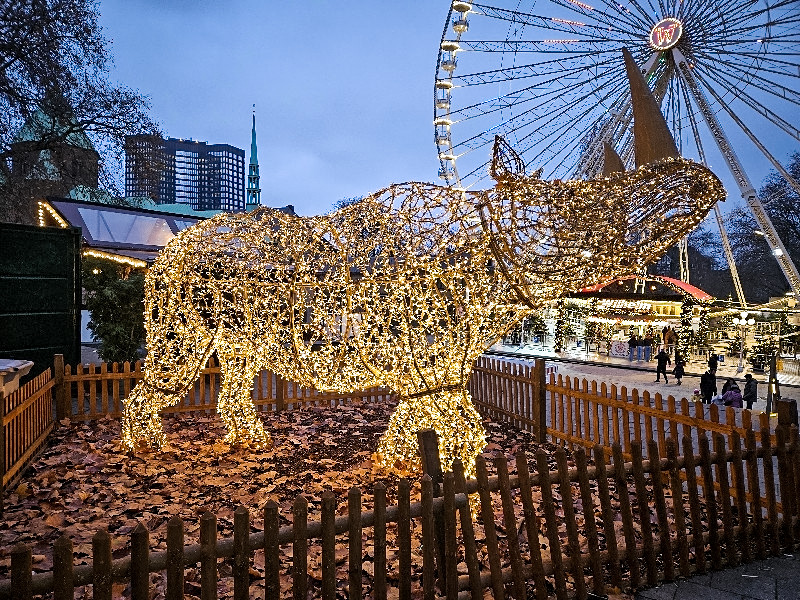 Het reuzenrad in Essen met de neushoorn erbij