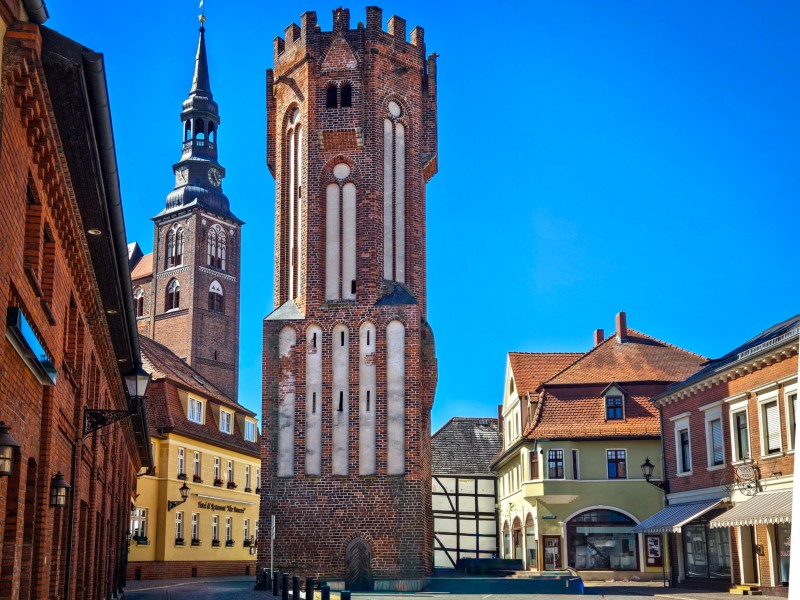 De Eulenturm met daarachter de St Stephan kerk