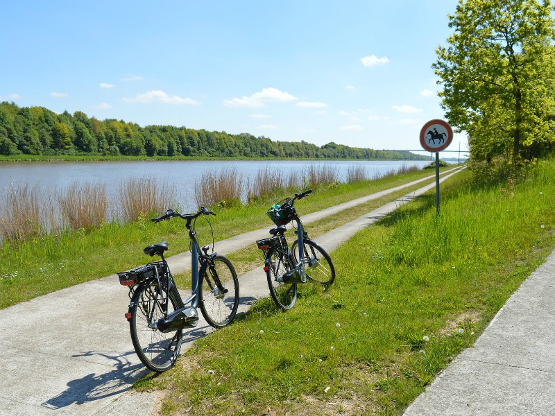 Fietsen langs het Noord Oostzee kanaal