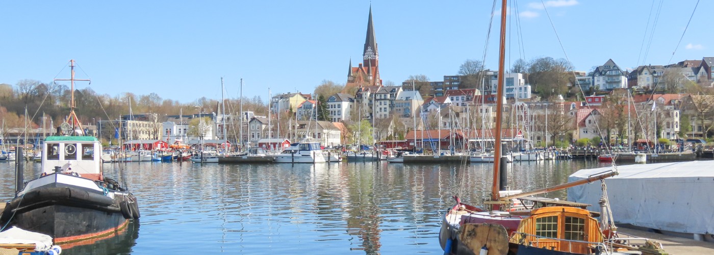 De haven van Flensburg tijdens een mooie voorjaarsdag