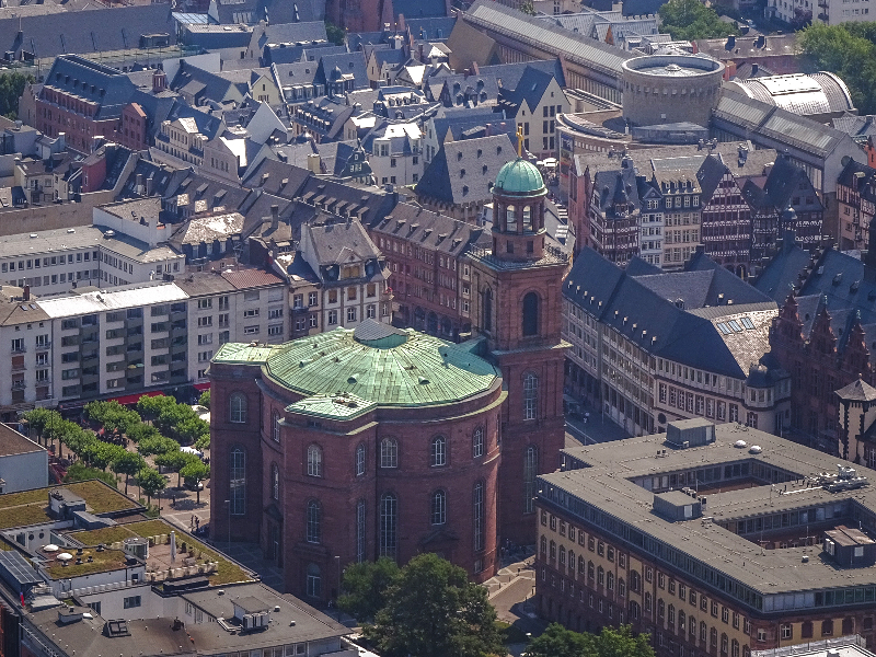 De St Pauls kirche in Frankfurt van bovenaf gezien