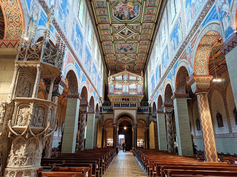 Binnen in de kloosterkerk St. Marien in Gengenbach