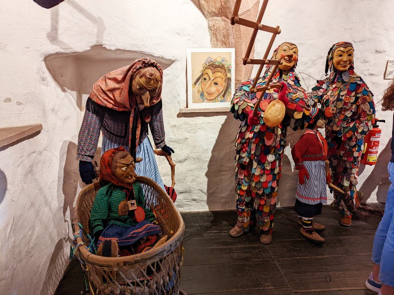 Carnavalspoppen in de Niggelturm