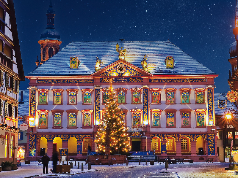 In Gengenbach is het stadshuis in de winter een Adventskalender