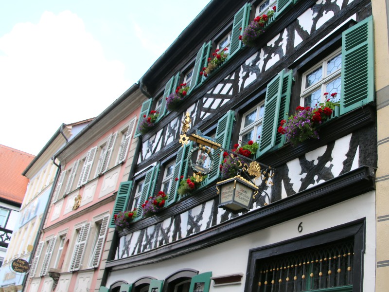 Gevel van de Schlenkerla brouwerij in de Altstadt van Bamberg