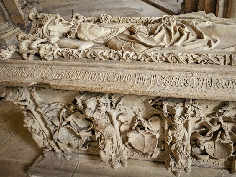 Het graf van Editha in de Dom