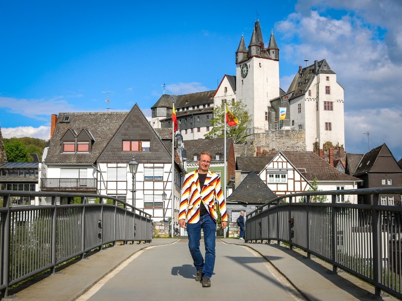 Patrick op de brug voor het Gravenslot in Dietz