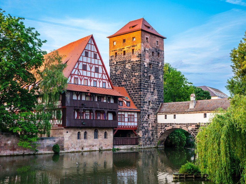 De Henkerbrücke in de Altstadt van Neurenberg