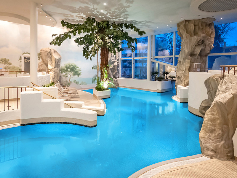 Het zwembad van Hotel Frankenland in Bad Kissingen