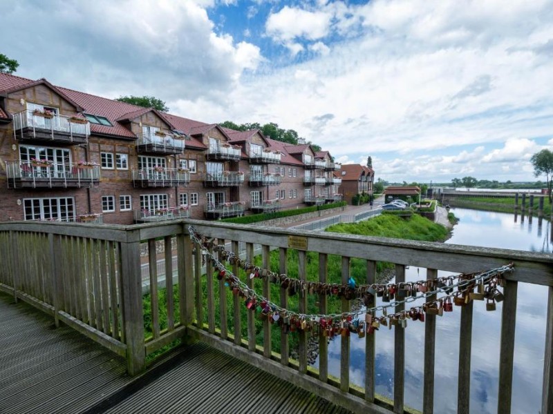 Hotel Hafen Hitzacker kijkt uit over de Elbe
