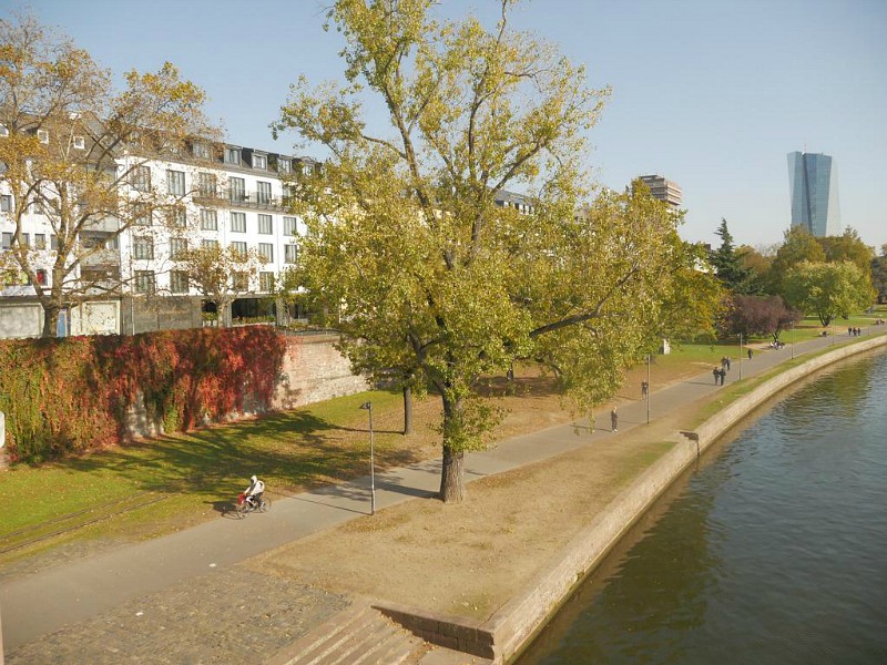 Hotel My Main in Frankfurt met uitzicht op de rivier