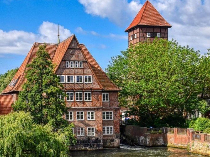 Hotel Ratsmühle in de Ilmenau rivier