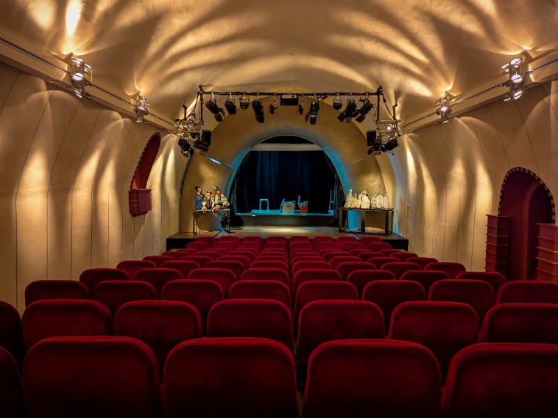 Het interieur van het kleine Theatrium