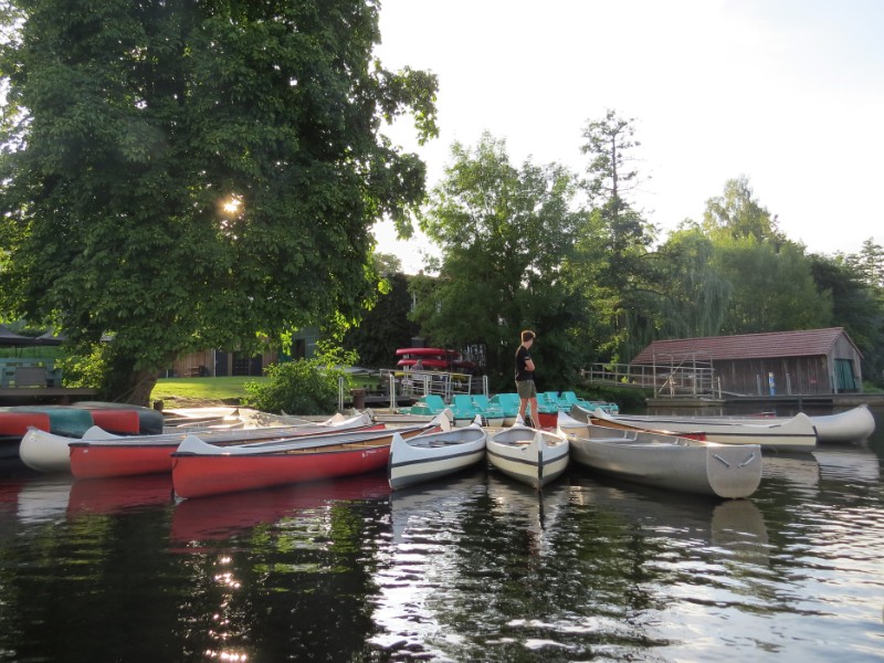 Kano's in de gracht rond Stade