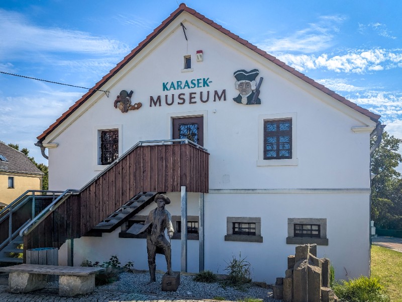 Het Karasekmuseum, met daarin ook het toeristenbureau