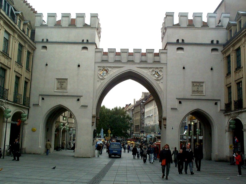 Sabine bij de Karlstor in München