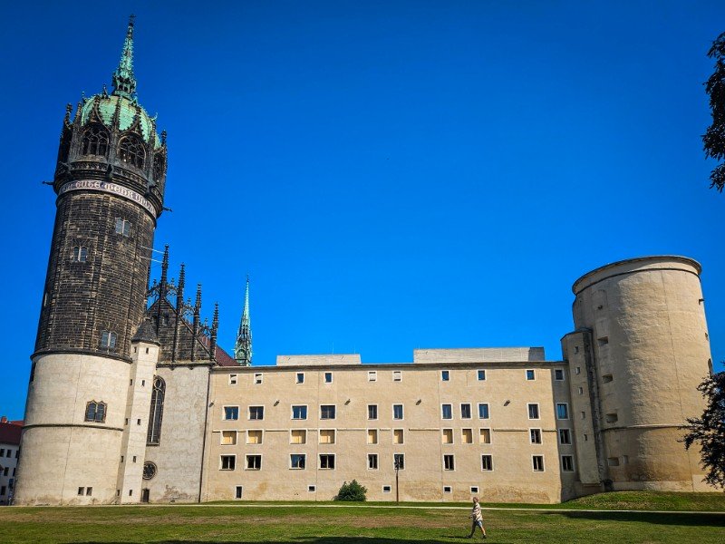 Patrick voor het voormalige kasteel van Wittenberg