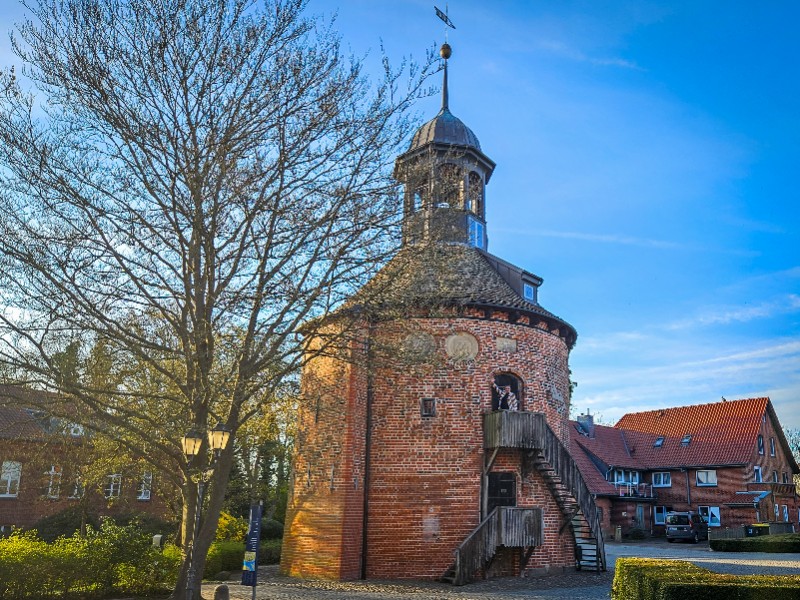 Patrick zwaait vanaf de kasteeltoren van Lauenburg