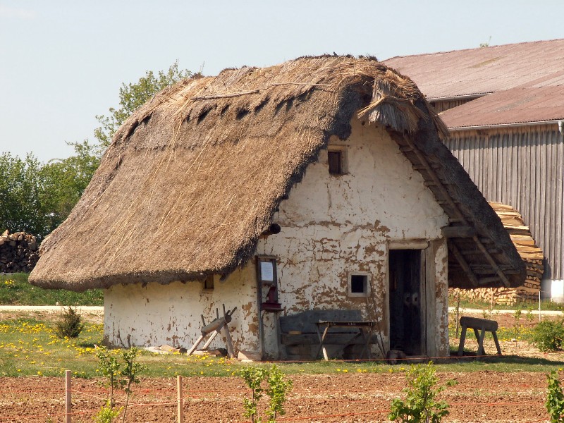 Keltisch huis in het Levend historisch dorp Landersdorf