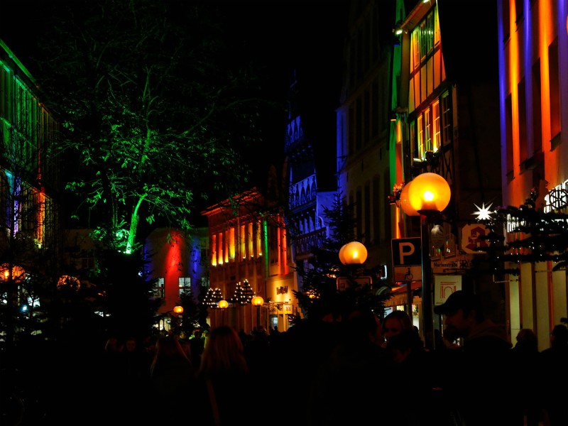 Sfeervolle verlichting bij de kerstmarkt in Osnabrück