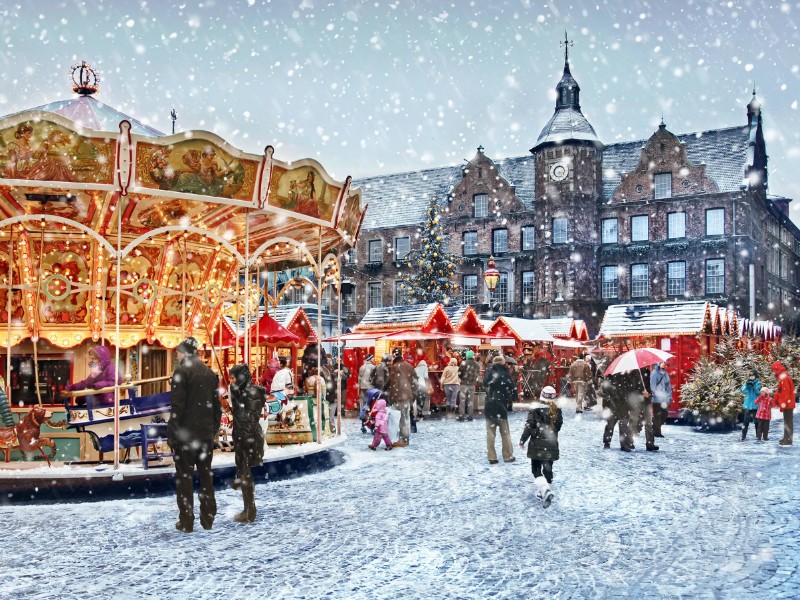 kerstmarkt sneeuw draaimolen