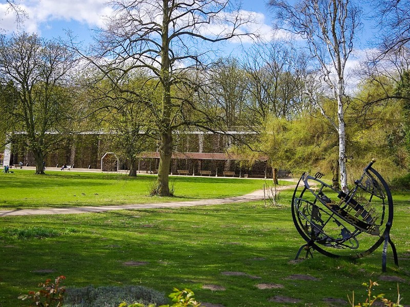 Het Kürpark van Lüneburg, met achterin het Gradierwerk