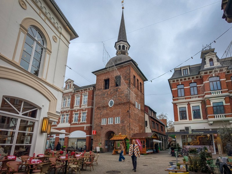 De oude klokkentoren Lappan in de Altstadt van Oldenburg