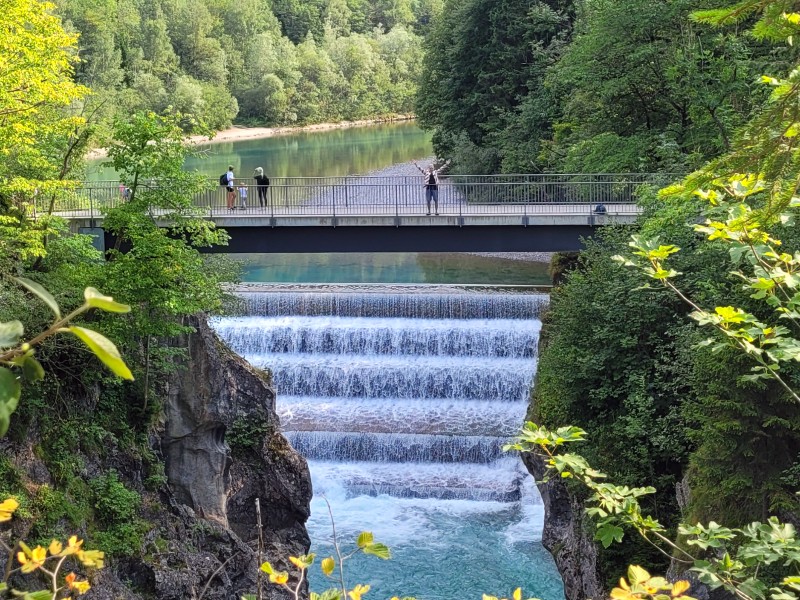 Patrick bij de Lechfall, de waterval in de rivier Lech