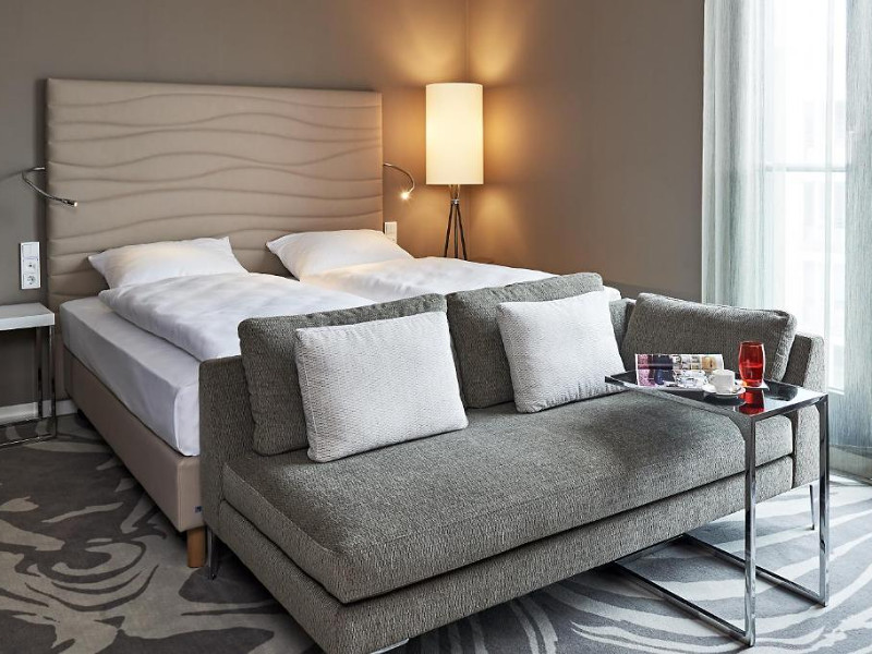 De hotelkamer van het Légère Hotel in Bielefeld