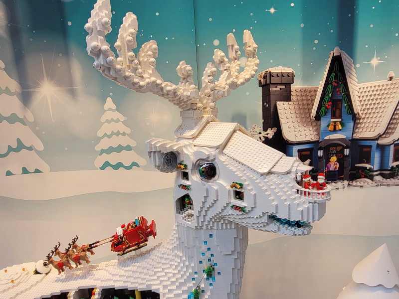 Een rendier van Lego in de Legostore in Düsseldorf