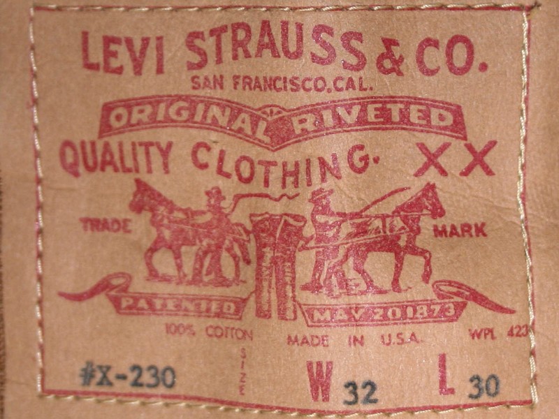 Het spijkerbroeken logo dat ontleend is aan de proef met de halve bollen