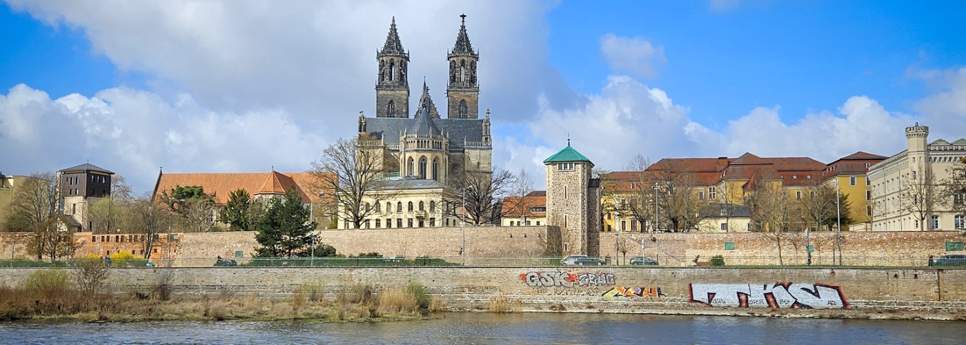 Maagdenburger Dom vanaf de Elbe