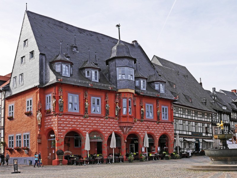 Eén van de mooie gebouwen aan het Marktplein in Goslar