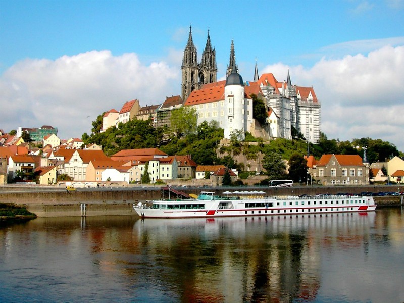 De Albrechtsburg torent boven Meissen en de Elbe uit