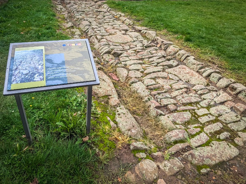 Een stukje Middeleeuwse bestrating van de weg tussen Frankfurt en Leipzig