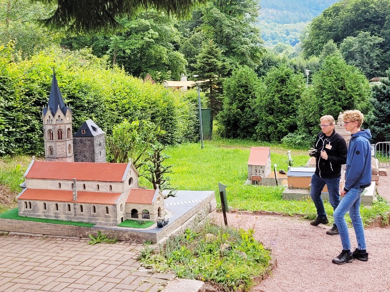 We bewonderen de schaalmodellen in Mini-a-thür